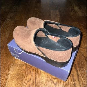 Sanita Signature Narrow Leather Clogs